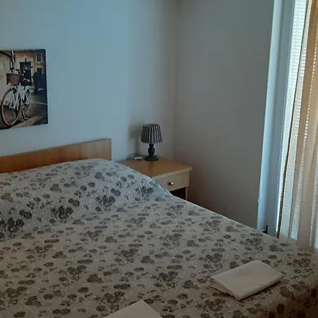 Apartment A4 *