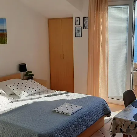 A4 *